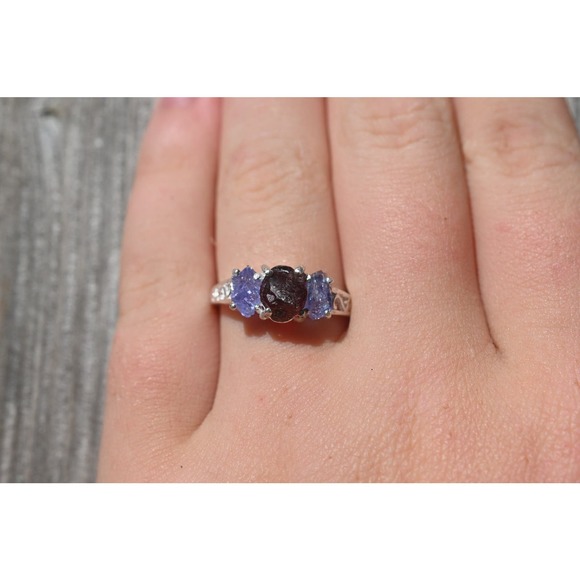 Tanzanite and garnet ring, unique raw stone rings, alternative engagement rings - Picture 1 of 3